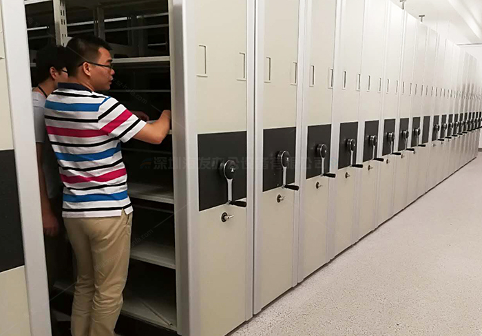 如何在互聯網上選擇到專業可靠的密集架廠家? 海發專業生產密集架、智能密集架、封閉式密集架、手動密集架